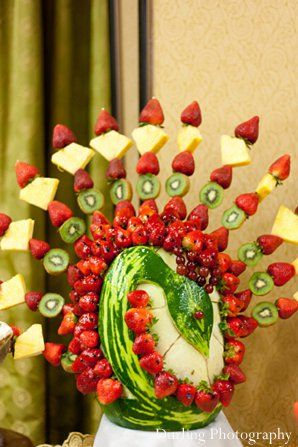 Indian Wedding Catering, Fruit Platter Ideas Wedding, Fruit Platter Ideas, Platter Ideas, Food Indian, Fruit Basket Gift, Indian American, Fruit Packaging, Fruits Drawing