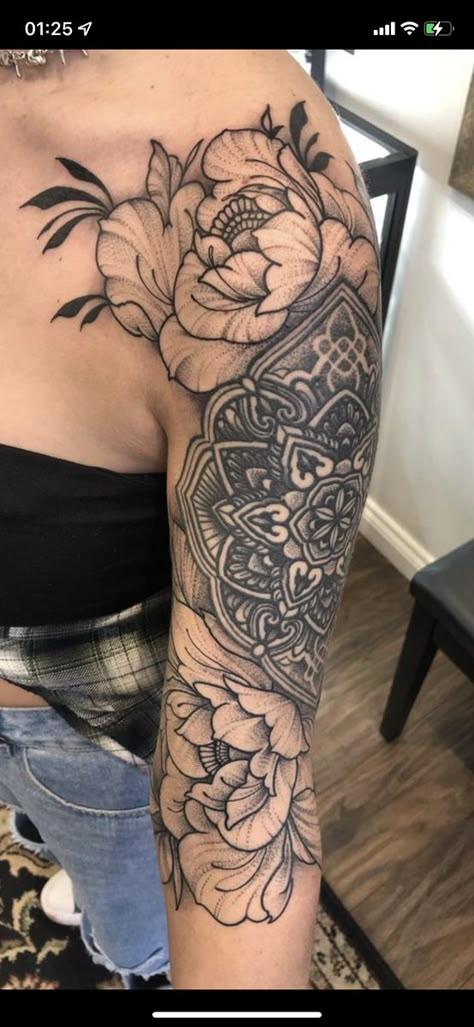 Ankle Foot Tattoo, Mandala Arm Tattoos, Mandela Tattoo, Mandala Tattoo Sleeve, Tattoo Spots, Mom Tattoo Designs, Stylist Tattoos, Top Tattoos, Sleeve Tattoos For Women