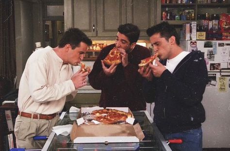 joey ross and chandler Friends Scenes, Friends Episodes, Ross Geller, Friends Cast, Friends Tv Series, Joey Tribbiani, Friends Moments, Phoebe Buffay, Friends Series