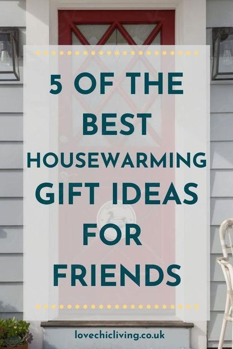 Some of the best housewarming gift ideas for friends moving into their first home. If you're struggling to decide on a first home housewarming gift, this guide is full of great ideas that can be used to build a housewarming gift basket or gift individually!
 ... daha fazla Housewarming Gift For Best Friend, Welcome To Your New Home Gift Basket, Housewarming Gift Card Ideas, House Warming Gift Ideas New Homes Friends, Cute Housewarming Gift Ideas, House Warming Gifts For Friend, Housewarming Gifts Ideas, Gift For House Warming New Homes, House Warming Gifts Ideas