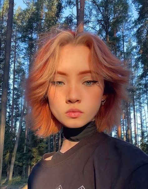 Alternative Hair, Short Dyed Hairstyles, Short Dyed Hair, Short Grunge Hair, Hair Inspiration Short, Dyed Hair Inspiration, Shot Hair Styles, Short Hair Haircuts, Hair Inspiration Color