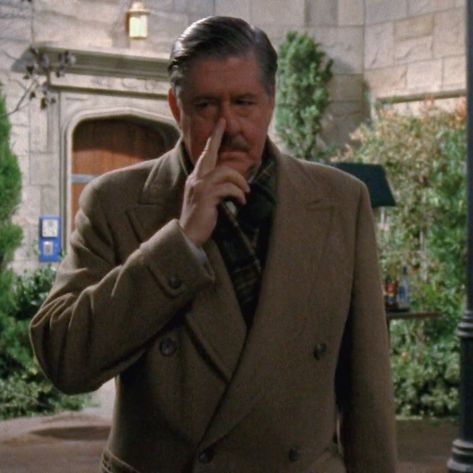 Gilmore Style, Richard Gilmore, Gilmore Girls Characters, Emily Gilmore, Gilmore Girls Fashion, 2000s Icons, Comfort Show, Gilmore Girl, Stars Hollow