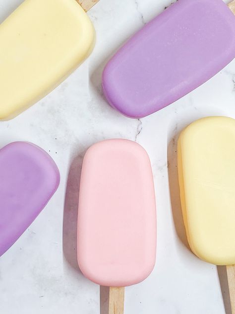 #cake #cakesicles #cakepops #pastel #pink pastel aesthetic #photoshoot #wallpaper #tumblr Cake Lollies, Photoshoot Wallpaper, Aesthetic Photoshoot, Wallpaper Tumblr, Pink Pastel, Simple Ideas, Cakepops, Pastel Aesthetic, Pastel Pink