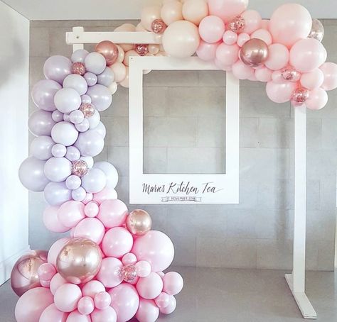 Pale pink balloon decor for photo booth Inspiration Polaroid Photo Booths, Sweet 17, Rustic Wedding Decorations, Diy Event, Photo Booth Frame, Wedding Scene, Wedding Balloons, Wedding Stage, Balloon Arch