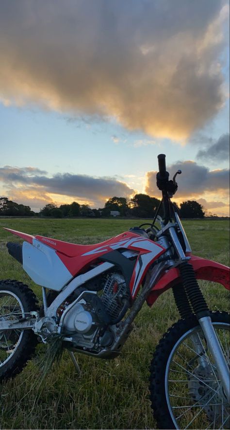 Dirk Bike Aesthetic, 125 Honda, Dirt Bike Asethic, Dirtbikes Aesthetic, Dirt Bikes Honda, Moto Cross Snapchat, Motor Cross, Dirt Bike Aesthetic, Dirtbike Aesthetic