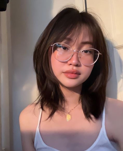 Female Haircuts For Round Faces, Haircut Diamond Face Shape, Asian Girl With Glasses, Tomboy Korean, Diamond Face Haircut, Glasses Round Face, Diamond Face Shape Hairstyles, Haircuts For Round Face Shape, Hair For Round Face Shape