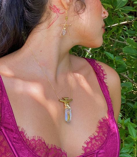 red ink line art fairy tattoo behind the ear on vixen Valeria from twitter, spiritual gold jewelry, boho hippie girl Line Art Fairy, Tattoo Behind The Ear, Ink Line Art, Behind Ear Tattoos, Tattoo Behind Ear, Fairy Ears, Red Tattoos, Fairy Tattoo, The Ear