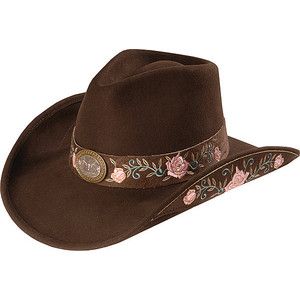 Cowgirl...love this. Mode Country, Botas Western, Wide Brimmed Hat, American Cowboy, Country Hats, Hat Aesthetic, Cowgirl Look, Country Style Outfits, Cowboy Girl