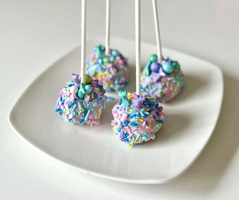 Saltsy Recipes: Mermaid Cake Pops 1 Cake Pops Sea Theme, Cake Pops Mermaid, Little Mermaid Cake Pops, Mermaid Cakepops, Under The Sea Cake Pops, Easy Mermaid Cake, Octopus Cake Pops, Mermaid Cake Pops, One Der The Sea