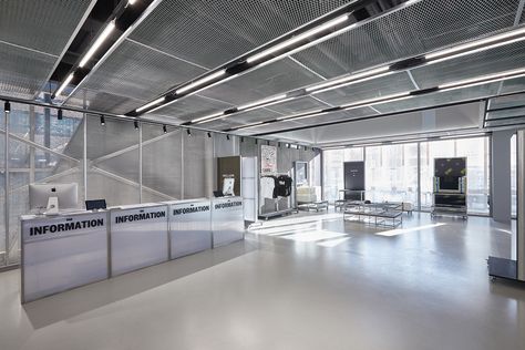 1MILLION Dance Studio, Designed to Host Street Dance and Academic Styles - ArchiExpo e-Magazine Dance Studio Design, 1million Dance Studio, School Interior, Studios Architecture, Dance Lover, Dance School, E Magazine, Studio Interior, Environmental Design