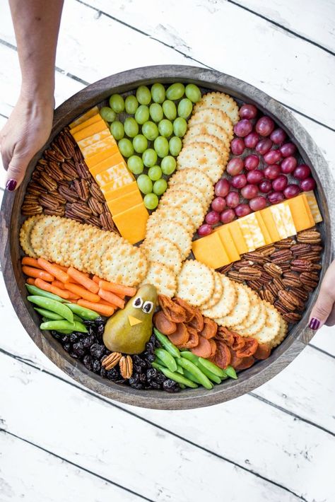 Thanksgiving Turkey Board by The Baker Mama #thanksgivingboard #turkeyboard #thanksgivingturkeyboard #thebakermama The Baker Mama, Turkey Board, Baker Mama, Thanksgiving Charcuterie Board, Thanksgiving Charcuterie, Pear Varieties, Thanksgiving Snacks, Decorações Com Comidas, Snack Board