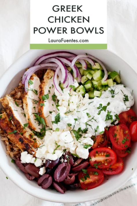 Chicken Farro Bowl, Chicken Farro, Mediterranean Chicken Bowl, Meal Prep Lunch, Plats Healthy, Healthy Bowls Recipes, Power Bowl, Prep Lunch, Easy Mediterranean Diet Recipes