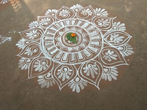 Beautiful & Simple Jhoti Design Manabasa Gurubar Jhoti Simple, Jhoti Chita Design Simple, Jhuti Designs, Jhoti Chita Design, Kalka Design, Jhoti Design, Minion Painting, Very Easy Rangoli Designs, Rangoli Designs Simple Diwali