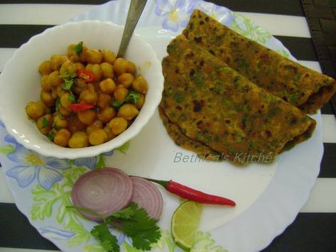 Spring Onion Paratha Spring Onion Paratha, Onion Paratha Recipe, Fried Flat Bread, Onion Paratha, Paratha Recipe, Paratha Recipes, Indian Bread, Spring Onions, Weekend Breakfast