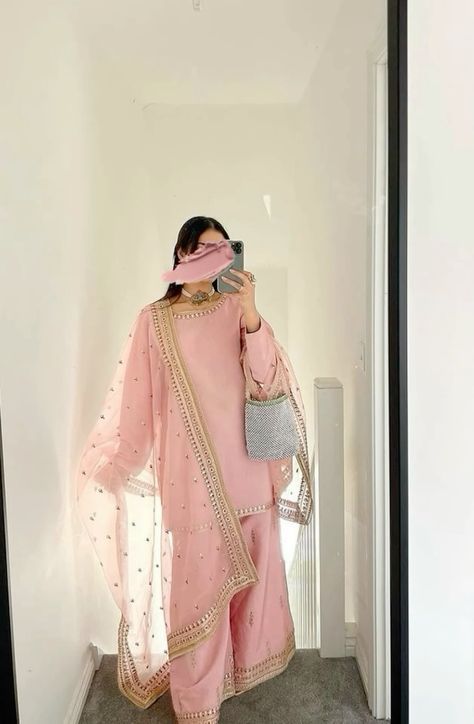 Pink Eid Outfit, Eid Dress Ideas, Trending Summer Nails, Bitmoji Outfits, Simple Dress Casual, Desi Fits, Outfits Baddie, Desi Dress, Pakistani Fashion Casual