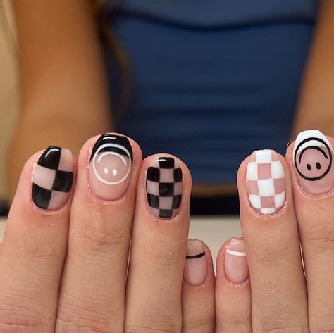 Checkered Nail Designs Square, Cute Nails Acrylic Checkered, X On Nails, Checkerboard Nails Short, Coffin Checkered Nails, Simple Checkered Nails, Short Black Nails Designs Simple, Fun Bday Nails, Checkered Short Nails