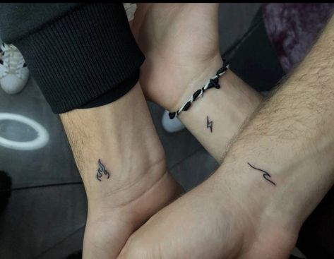 Water And Fire Couple Tattoo, Water And Fire Matching Tattoo, Fire And Ice Matching Tattoos, Minimal Fire Tattoo, Matching Fire Tattoos, Water Fire Tattoo, Fireboy And Watergirl Tattoo, Fire Water Tattoo, Fire And Ice Tattoo