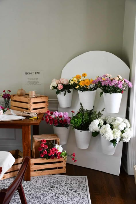 Make a gorgeous flower bar with a foam board backdrop! This DIY was under $50 and a great way to create an activity and favors at a shower. Wooden Flower Holder, Diy Flower Bucket Stand, Party Favors Bridal Shower Ideas, Diy Bouquet Station, Bridal Shower Diy Decor, Flower Bar Birthday Party, Diy Bloom Bar, Diy Flower Bar Setup Ideas, Event Activities Ideas