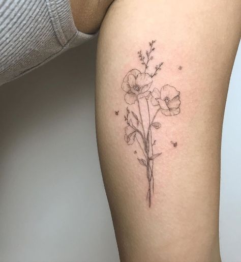 Poppy Flower Bouquet Tattoo, Francesca Tattoo, Poppy Flower Tattoo, Flower Bouquet Tattoo, Flower Tattoo Drawings, Poppy Drawing, Bouquet Tattoo, Tattoo Board, Poppies Tattoo