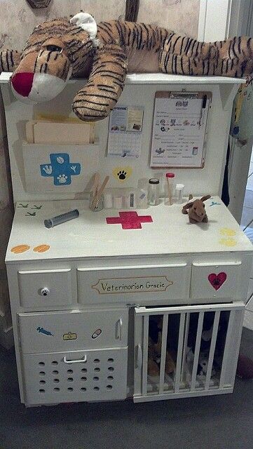 Veterinarian office Daycare Furniture Diy, Diy Play Vet Clinic, Diy Vet Clinic For Kids, Upcycled Desk, Veterinarian Office, Diy Kids Furniture, Play Kitchens, Vet Clinic, Play Furniture