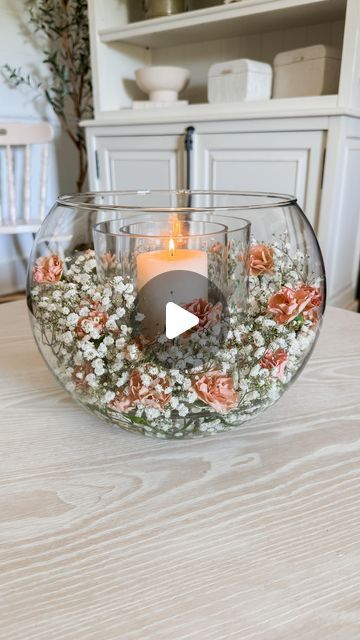 Ashley Savage | Home Decor on Instagram: "Comment VASE and I’ll send you the links to the vases I used for this easy DIY. It makes for such a cute centerpiece and would be so pretty to make for your Mother’s Day tablescape!  • • • #centerpiecesideas #floraldiy #centerpiecedecor #mothersday #diy #homedecorating #homedecorideas #springdiy #mothersdayideas" Table Decor For Mothers Day, Mother’s Day Vase Ideas, Idee Deco Vase, Mother’s Day Dinner Decoration Ideas, Mother’s Day Table Decor, Easy Mother’s Day Flower Arrangement, Mothers Day Table Decorations, Mother’s Day Decoration Ideas, Mothers Day Flower Arrangements