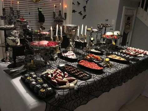 Spooky Halloween Table Decorations, Table Decoration For Halloween Party, Emo Food Puns, Halloween Catering Display, Goth Halloween Party Decor, Grown Up Halloween Party Decorations, Gothic Theme Birthday Party, Halloween Party Food Table Display, Goth Decor Party