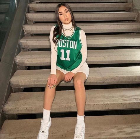 How To Style Basketball Jerseys, Nba Jersey Outfit, Sports Jersey Outfit, Basketball Game Outfit Women, Basketball Jersey Outfit, Basketball Game Outfit, Nba Outfit, Game Outfit, Basketball Clothes