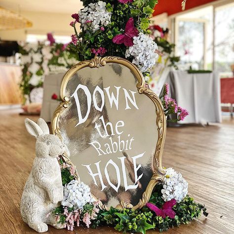 BB Luxe | A gift from an Aunt made the perfect entrance sign for an Alice in Wonderland themed party...the mirror was replaced with silver card to… | Instagram Alice In Wonderland Signage, Alice Wonderland Quinceanera, Alice In Wonderland Quinceanera Invitations, Alice In Wonderland Christmas Party, Alice And Wonderland Table Setting, Indoor Alice In Wonderland Party, Alice In Wonderland Tea Party Baby Shower Theme, Alice Birthday Party Wonderland, White Wonderland Party