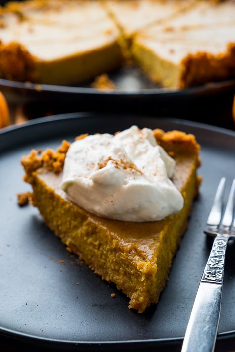 Pumpkin Pie with Gingersnap Crust Ginger Snap Pie Crust, Gingersnap Crust Pumpkin Pie, Gingersnap Crust Recipes, Foodie Desserts, Pumpkin Cream Pie, Pumpkin Cream Cheese Pie, Pumpkin Pie Ice Cream, Peter Pumpkin, Closet Cooking