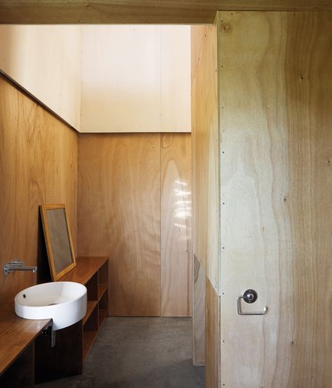 Minimalist doesn't have to mean monochromatic or marble. The Gaboon-plywood walls of the McKenzie residence in New Zealand flow through into the bathroom without a door to get in the way. Ply Walls, Panelling Walls, Plywood Bathroom, Minimalist Bathrooms, Plywood Interior, Plywood Walls, Bathroom Wall Panels, Bathroom Solutions, Plywood Furniture