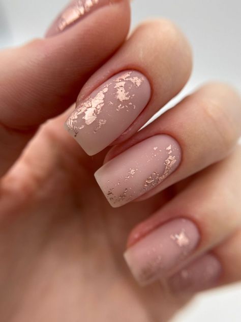 Short And Classy Nails, Classy Nude Nail Designs 2024, Nude Nails 2024, Nails 2024 Pink, Minimal Nude Nails, Short Nude Nail Designs, Nail Art Nude Color, Summer Nude Nails, Nude And Rose Gold Nails