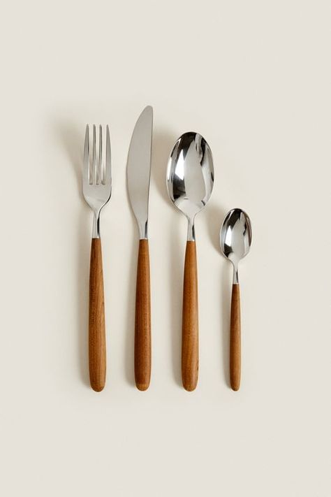 Set of stainless steel cutlery with a maple wood handle. The set includes 4 pieces: a fork, knife, spoon and dessert spoon. Wood Cutlery, Cutlery Sets, Stainless Steel Cutlery, Dessert Spoons, Stainless Steel Flatware, Flatware Set, Cutlery Set, Maple Wood, Zara Home