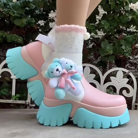 By: @portalpixie Melanie Martinez x Koi - Teddy Bear Pastel Platform Boots Melanie Martinez Shoes, Pastel Platform Boots, Bear Boots, Melanie Martinez Merch, Melanie Martinez Outfits, Koi Footwear, Kawaii Shoes, Kawaii Fashion Outfits, Celebrity Art