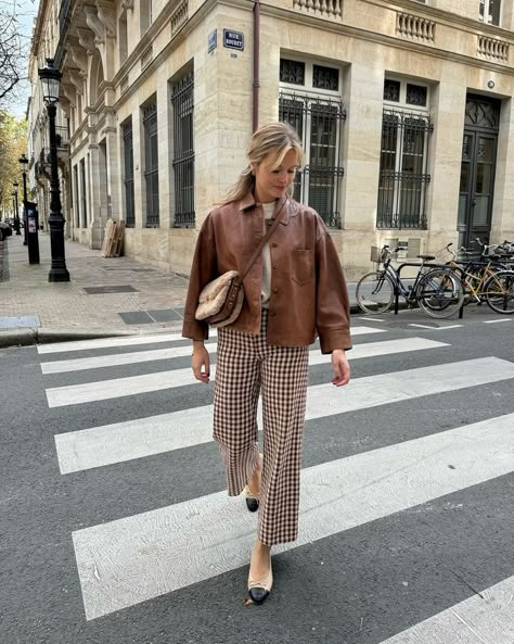 Instagram Earth Tone Fall Outfits, Cute Thanksgiving Outfits, Thanksgiving Outfit Ideas, Outfit Ideas 2024, Teacher Fits, Checkered Pants, Thanksgiving Outfits, Work Fits, Office Outfit