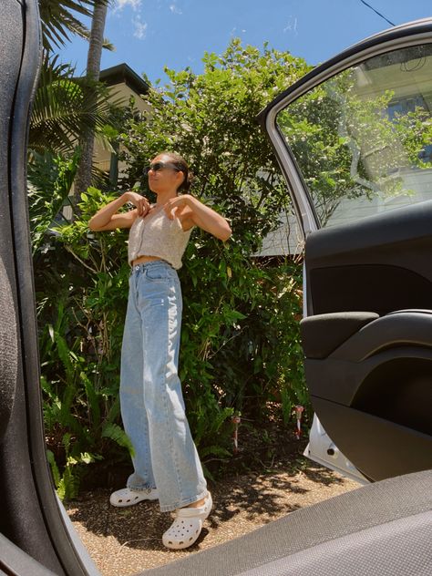 White Crocs Outfit, Cute And Comfy Outfits, Airport Ootd, Comfortable Airport Outfit, Bea Alonzo, Bell Bottom Jeans Outfit, Crocs Outfit, Outfit Airport, Casual Christmas Party Outfit