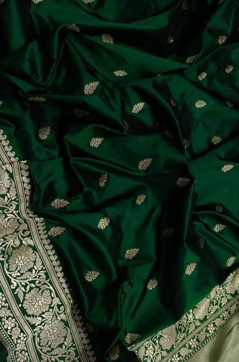 Green Saree Look Traditional, Green Banarasi Lehenga, Green Kanchipuram Saree, Dark Green Silk Saree, Green Pattu Saree, Emerald Green Saree, Green Banarasi Saree, Green Silk Saree, Green Sari