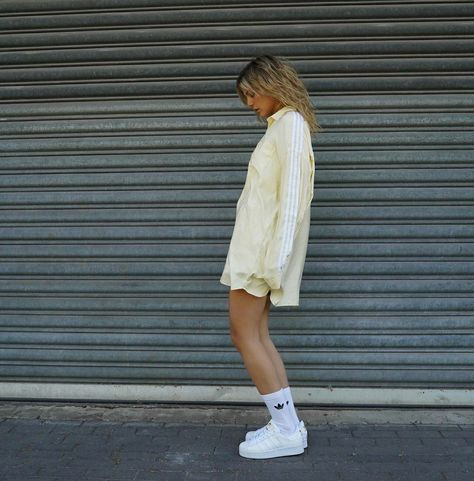 Outfits With Adidas Superstar, Outfits With Adidas, Punk Wardrobe, Adidas Superstar All White, Adidas Superstar Outfit, Platform Outfit, Superstar Outfit, Adidas Outfits, Outfit Adidas