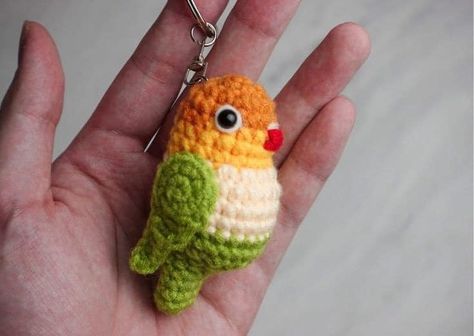 Crochet Bird Keychain, Green Amigurumi, White Cockatiel, Crochet Amigurumi Keychain, Crochet Parrot, Amigurumi Keychain, Crochet Bird Patterns, Crochet Keychain Pattern, Crochet Birds