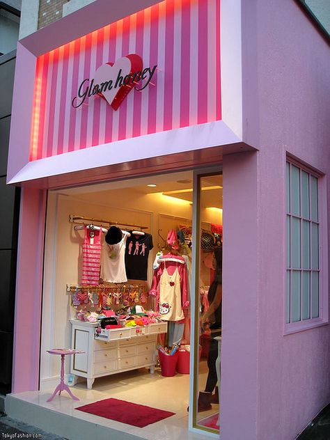 Glam Honey Harajuku Retail Store Layout, Pink Store, Shoe Store Design, Clothing Store Displays, Clothing Store Interior, Clothing Store Design, Store Design Boutique, Store Layout, 카페 인테리어 디자인