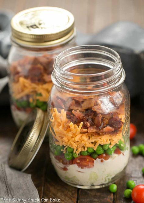 Salads In A Jar, Mason Jar Lunch, Picnic Salad, Classic Picnic, 7 Layer Salad, Mason Jar Salads, Layer Salad, Salad Jar Recipe, Seven Layer Salad