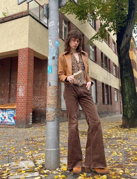 70s Shirt Outfit, Brown Bootcut Pants Outfit, 70s Bohemian Fashion, 70 Style Outfits 70s Fashion, 70s Rock Style, Vintage Outfits Men 90s, 70s Rockstar Fashion, 70s Outfits Aesthetic, 70s Aesthetic Fashion