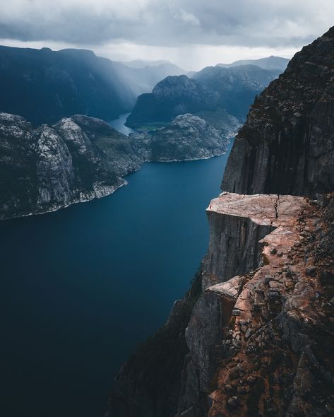 Preikestolen (Pulpit Rock) is one of the most spectacular places to visit in Norway. It is a cliff that rises 604 meters above Lysefjorden, with an almost flat top of approximately 25 by 25 meters. During the main summer season, it can get pretty crowded. To avoid the crowds, consider traveling during the offseason or hiking up early in the morning or late in the evening. This might give you a chance to have the place all to yourself. 🇳🇴 Places to Visit in Norway | The Pulpit Rock - Preikest... Things To Do In Norway, Hiking Norway, Visit Norway, Norway Travel, Early In The Morning, Arctic Circle, Travel Photographer, Flats Top, Summer Season