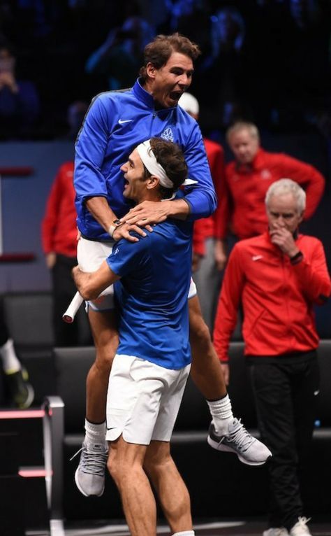 Roger Federer and Rafa Nadal No happier picture !! Federer Nadal, Nadal Tennis, Tennis Quotes, Tennis Champion, Tennis Legends, Manny Pacquiao, Tennis Fan, Tennis World, Eva Marie