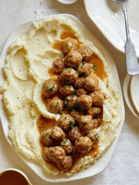 Meatballs With Mashed Potatoes, Meatballs And Gravy, Spoon Fork Bacon, Ground Pork Recipes, Meatball Recipes Easy, With Mashed Potatoes, Swedish Meatballs, Cozy Meals, Easy Ideas