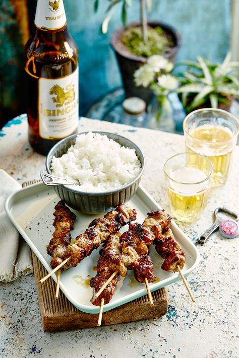 Bbq Pork Skewers, Moo Ping, Skewers Recipes, Grilled Skewers, Bug Food, Pork Shoulder Steak, Thai Pork, Pork Skewers, Pestle And Mortar