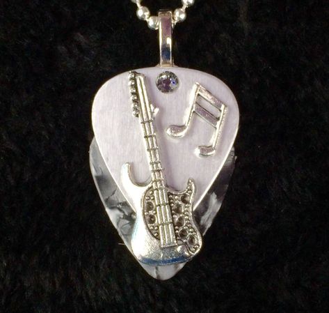 Music Drawings Ideas, Ukulele Tuner, Strat Guitar, Guitar Jewelry, Guitar Pick Jewelry, Music Drawings, Drawings Ideas, Music Jewelry, Music Accessories