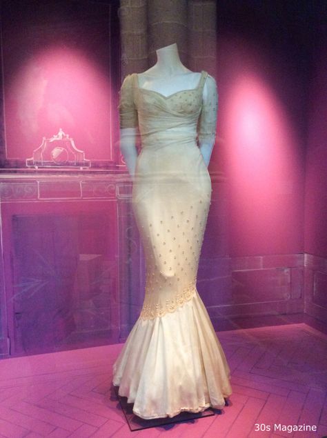 Marilyn Monroe exhibition "The Prince and the Showgirl" gown! Marylin Monroe Dress, Marilyn Monroe Wedding, Marilyn Monroe Outfits, The Prince And The Showgirl, Prince And The Showgirl, Marilyn Monroe Costume, Female Icon, Marilyn Monroe Dress, Monroe Dress