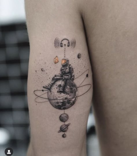 Tricep Tattoos, Hard Tattoos, Astronaut Tattoo, Planet Tattoos, Wrist Tattoos For Guys, Space Tattoo, Small Tattoos For Guys, Hand Tattoos For Guys, Arm Tattoos For Guys