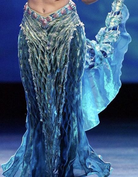 Dark Mermaid Fashion, Sea Dress Fashion, Siren Dress Aesthetic, Ocean Inspired Clothes, Ocean Outfits Aesthetic, Ocean Themed Fashion, Water Element Outfit, Dark Siren Outfit, Siren Inspired Outfits