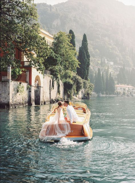 Italian destination wedding inspiration in Lake Como Wedding Venues Boat, Lake Como Indian Wedding, Wedding Ideas Lake Como, Elope In Lake Como, Como Wedding Ideas, Intimate Italy Wedding, Wedding Photos In Italy, Lake Como Save The Date, Intimate European Wedding